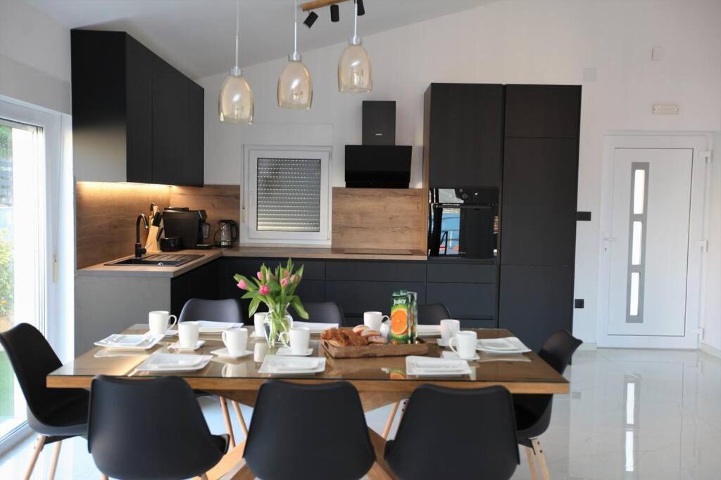 Luxury Villa Lana Apt, Seaview Terrace, Large Outdoor Space, Bbq Trogir Exterior foto