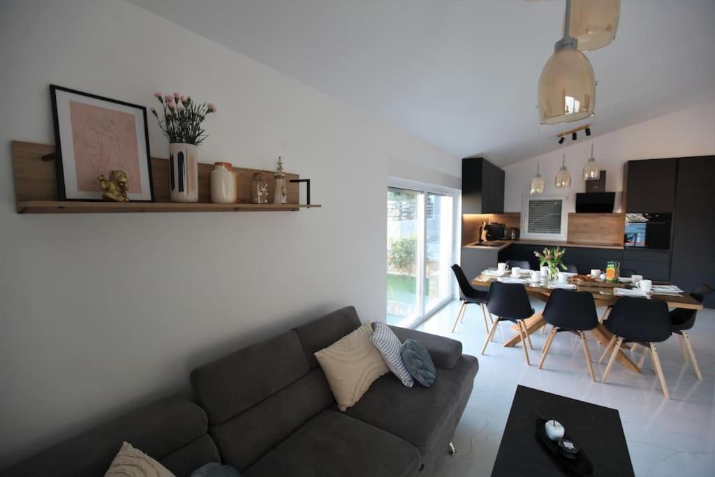 Luxury Villa Lana Apt, Seaview Terrace, Large Outdoor Space, Bbq Trogir Exterior foto