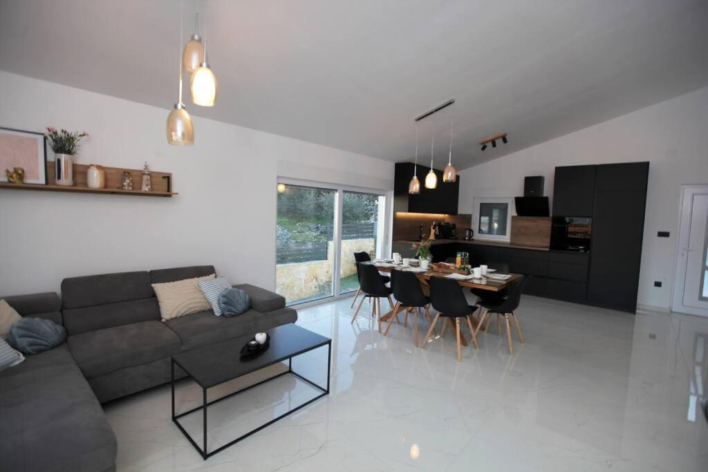 Luxury Villa Lana Apt, Seaview Terrace, Large Outdoor Space, Bbq Trogir Exterior foto